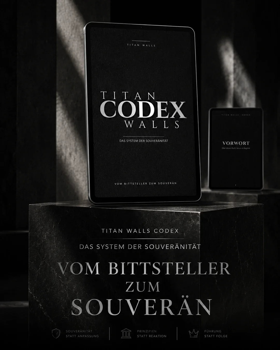 Titan Walls Codex als digitale PDF-Ausgabe auf Tablets vor dunklem Marmor